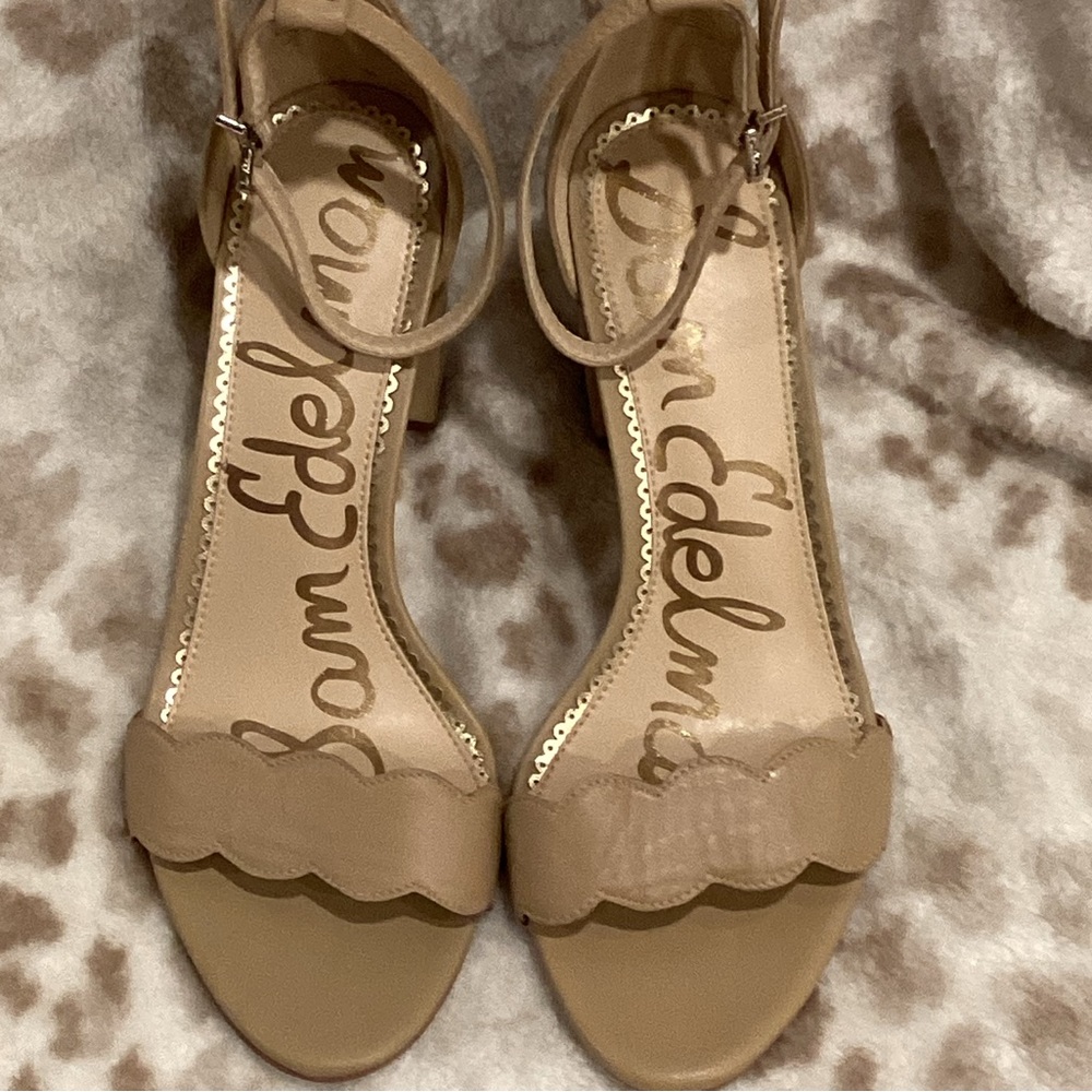 Sam Edelman Odelia Nude Scalloped Heels, Size 8 1/2 M